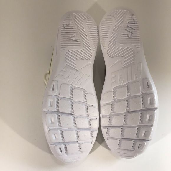 WMNS Nike Air Max Oketo Sail/Metallic Gold/Gym Red - Picture 5 of 6